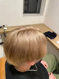 ブリーチ+オンカラー+簡単なトリートメント付き