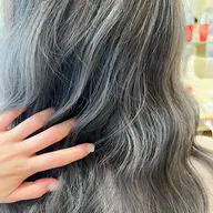 【カット＋白髪ぼかしカラー】🍦 白髪染めで暗くするのではなく、地毛を明るくし明るさの差を近づけて目立たせる方法です🫧