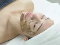 【19時以降限定割】ハーブピーリング×小顔矯正¥5,000 《ニキビ/毛穴ケア/肌質改善》