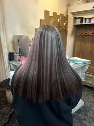 【デビュー期間限定✨️】ハイライトカラー＋カット＋トリートメント