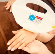 気になる手元のシミやくすみに☆手の甲に光フェイシャル