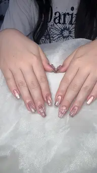 チップ長さだしワンカラー/ラメグラ/マグネット+パーツ/シール4本つけ放題¥6980