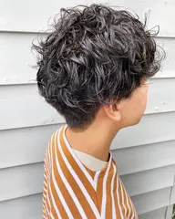 【メンズ限定】カット+ポイントパーマ　トップにニュアンスでパーマをかけます。