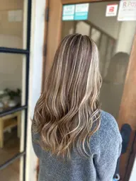 【カットなし】白髪ぼかしにも☆ハイライトブリーチ+フルカラー+トリートメント