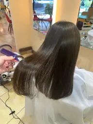 🌀広がるまとまらない髪のボリュームダウンに🌀似合わせカット+ボリュームダウン髪質改善