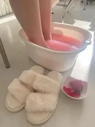 フットバス付き✨疲れた足を甦らせる😆とっても軽くなりますよ✨コチラもお顔のエステのオプションとして、ご利用がオススメ！