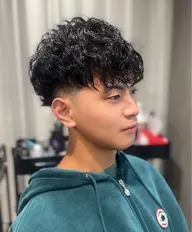 【海外風】垢抜け確定！！平日限定🔥カット＋デザインパーマ！！フェザー、波巻き、ツイストスパイラルなど◎