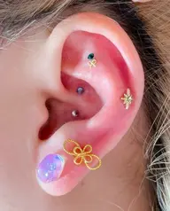 刺激しながらキラキラに可愛く💎⟡.*  耳ツボジュエリー(両耳 計8粒)