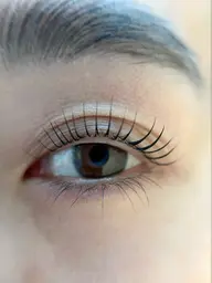 まつ毛を守りながら　　　　　　　　　　　　　　　　　　高持続まつ毛パーマ