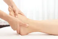 リフレクソロジー (足裏から膝裏まで)フットバスあり