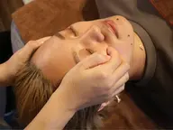 頭蓋骨・小顔矯正40分　7000円