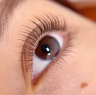 似合わせまつ毛パーマ＋500円でパリジェンヌに変更可能