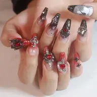 痛ネイル1本+モチーフデザインやり放題(ストーン&パーツ付け放題)