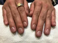 爪をピカピカ✨ネイルケア