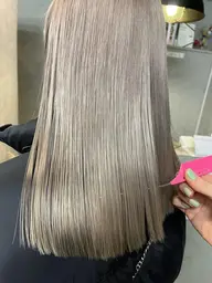 \2回目以降の方/ ケアブリーチ+カット+3ステップトリートメント🫧