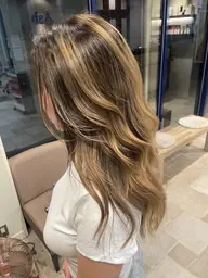 バレイヤージュ(ケアブリーチ込)＋カット＋Aujuaトリートメント(土日祝＋￥1100)