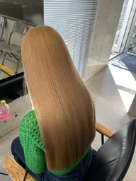 ダブルカラー（ブリーチ＋オンカラー）、トリートメント、カット