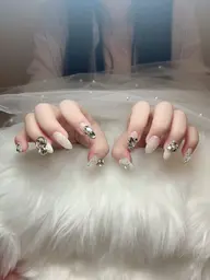 シンプルデザイン ＋パーツつけ放題➕オフあり（フレンチ、ガラスフレンチ、ミーラフレン チ、チークネイル、グラデーション)