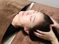【頭のお悩みに】ドライへッドマッサージ60分✨頭＋顔＋首＋肩まで！【足湯＋ホットアイマスク付き🌼】