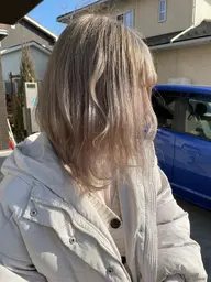 🪽ブリーチカラー➕カット🪽　※ロング料金550円​〜​1650円かかる場合がございます