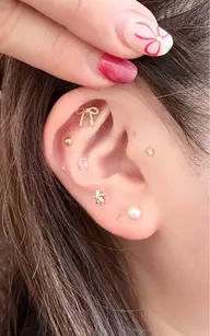 大人気⭐️耳ツボジュエリー６粒まで