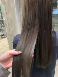 毎日のヘアセットを楽に！【カット＋艶々ストレート＋トリートメント】