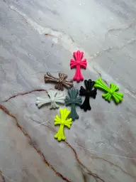 こちらのクロムネイルのメニューです⭐︎カラーはお好きなカラーをお作ります⭐︎パーツは4個​〜​６個です！