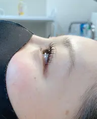 パリジェンヌラッシュリフト※ケラチン入りまつ毛トリートメント、首にホットタオル、