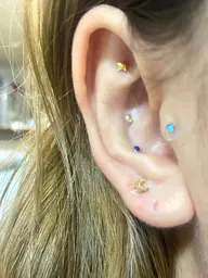 耳つぼジュエリー　10粒まで(両耳合わせて)無料送迎有り