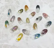 ⭐️ラメグラデーションコース⭐️片手1本ずつにシールかパーツをサービス致します!⭐️