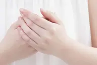 女性👩手の甲・指先