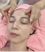 小顔フェイシャルエステ+デコルテ込み ¥6800→¥3600