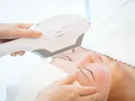 【特別価格✨】顔脱毛　半顔