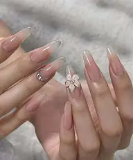 チップ長さ出し10本＋90分に終われる持ち込みデザイン、ソフトジェルオフあり場合+30分。延長料金2200円/30分