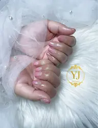 グラデーションネイル【オフ無し】甘皮ケア込み✨