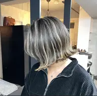 ⭐️プレミアムコントラストハイライト⭐️(ブリーチ2回)＋カット＋トリートメント(ホワイトにしたい方はこちら推奨)