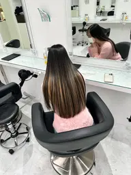 ブリーチ1回インナーカラー＋✨️オリジナルトリートメント✨️+コテ巻き仕上げ💖