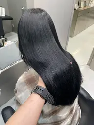 【ミニモ限定】🦋SNS話題落ちる黒染め🦋ブリーチで抜ける艶々黒髪ヘアに！最高級ケアトリートメント付き🩶ミニモ学割