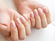 自店のジェルオフと長さカット。長さだし、大パーツが付いている場合は✖️仕上げはスポンジファイル※爪磨きではありません。