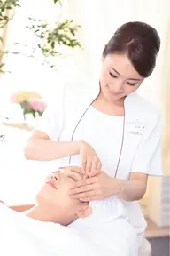 フェイスラインをスッキリ✨小顔に見せたい方必見！お手軽エイジングケア😍💕アドバンスコース＋エイジングケアマッサージ