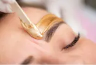 眉(ブロウ)ワックス&間引きでスタイリング【お顔の印象8割は“眉”で決まる！大人のための美眉コース✨】