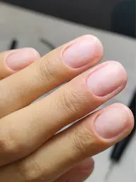 甘皮ケア、お爪の形の整え、お爪の表面をキレイに整えます! お仕事でネイルできないけどキレイにしたい方 オススメ◎