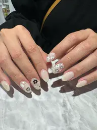 \4本アート、チップ長さ出し❣️/持ち込み・お任せ大歓迎❣️韓国/個性派さんにぴったり❤︎