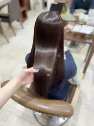 【🌟髪質改善メニュー🌟】乾燥の時期にオススメ‼️艶さら酸熱トリートメント➕似合わせカット✂️✨