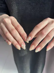 新規様限定❗️片手2本ずつ持ち込みアート🍀パラジェル変更可