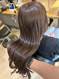 『ミニモ限定‼️似合わせカラー相談🌈🍏』似合わせカット✂️➕潤い艶カラー➕ベーストリートメント ￥5,900​〜​