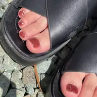 【2024.8〜】オフ無 simpleplus/マグネット、フラッシュも選べるor親指のみアート スクラブ付フットネイル