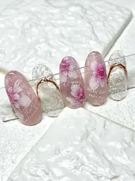 ゴージャスアート💅持ち込みデザインOK✨4週間以内のご予約で次回オフ無料✨