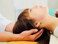 （初回限定）【スマホ首と脳休息💫】首の引き締め💕頭の重みをリフレッシュ⭐️つらい頭と首を骨格から施術🌟