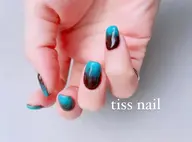 グラデーションネイル:オフ込み/カラー10色まで使用可能ですがグラデーションとフレンチのみ＋¥1.000頂戴しております